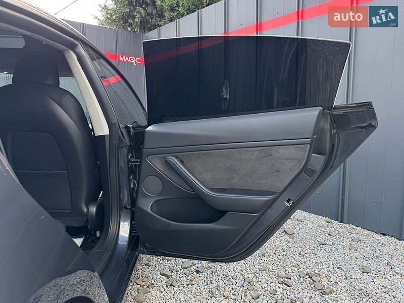 Седан Tesla Model 3 2022 в Луцьку