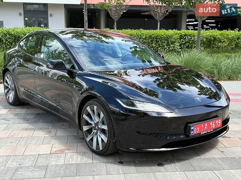 Седан Tesla Model 3 2024 в Києві