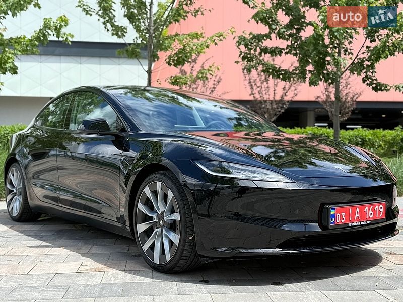 Седан Tesla Model 3 2024 в Києві