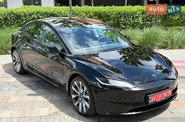 Седан Tesla Model 3 2024 в Києві