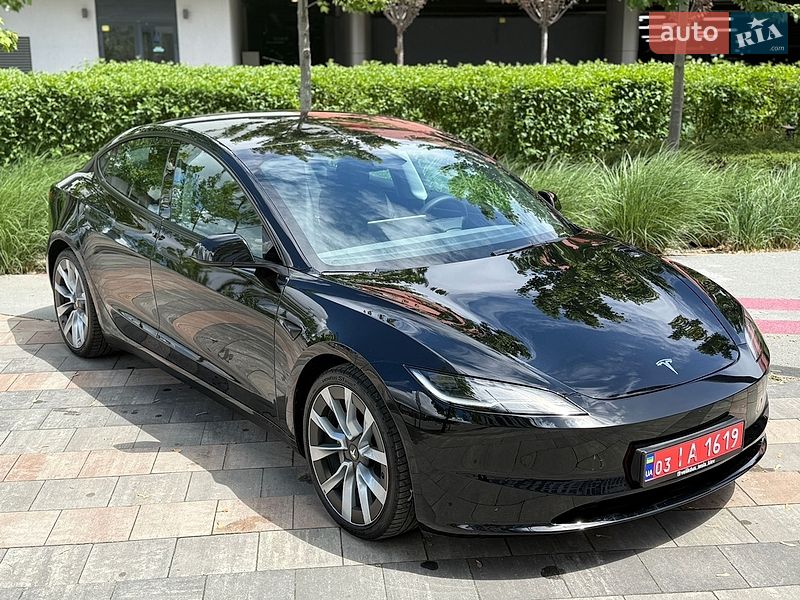 Седан Tesla Model 3 2024 в Києві