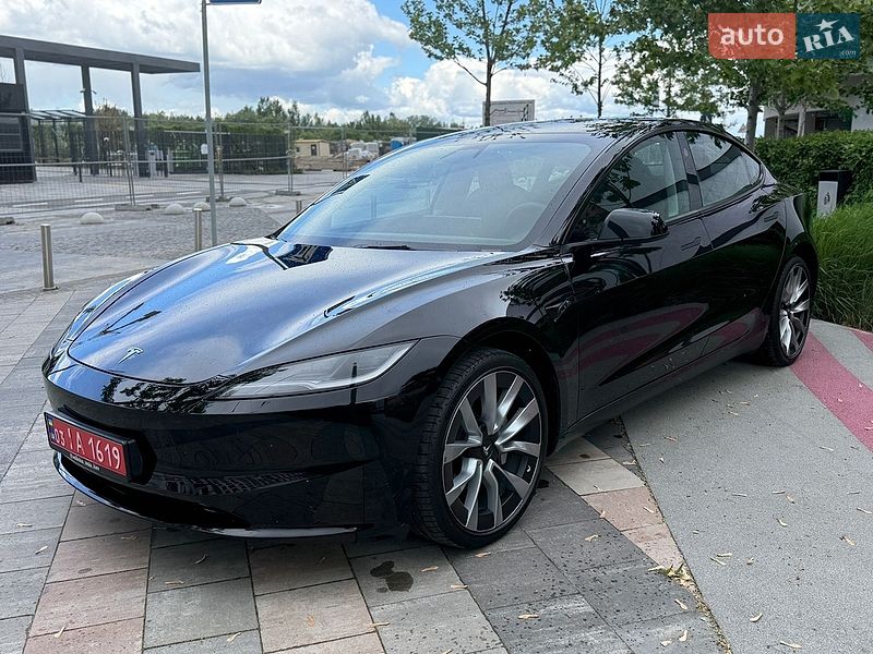 Седан Tesla Model 3 2024 в Києві