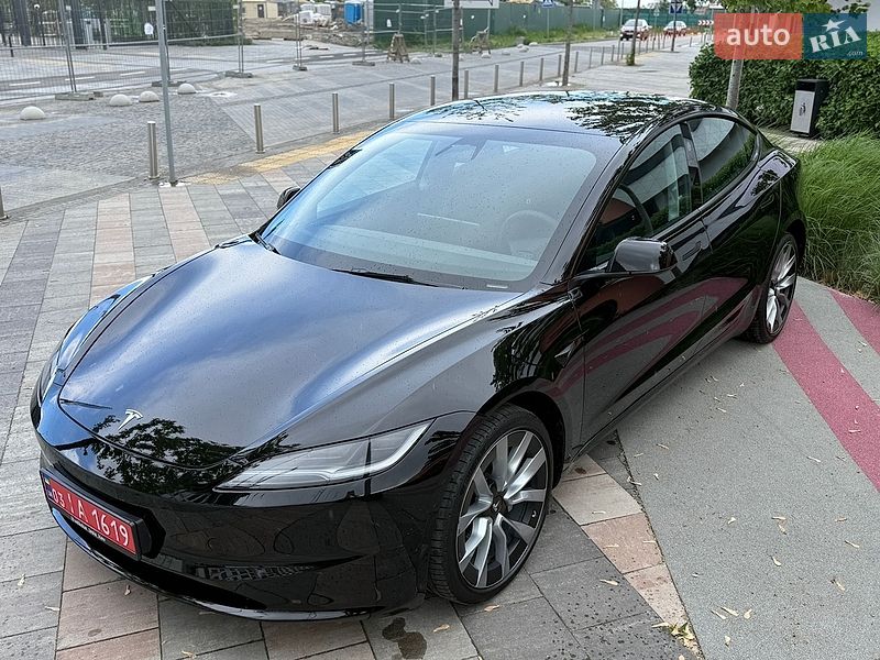 Седан Tesla Model 3 2024 в Києві