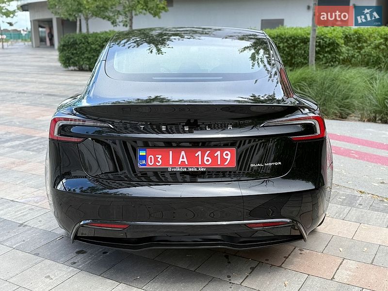 Седан Tesla Model 3 2024 в Києві