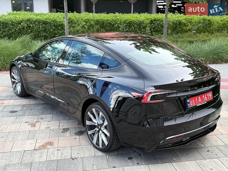 Седан Tesla Model 3 2024 в Києві