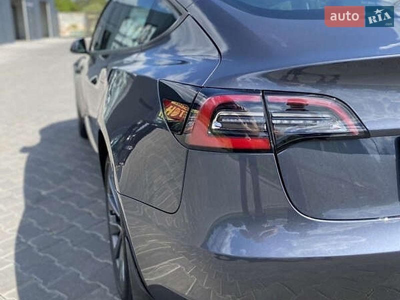 Седан Tesla Model 3 2022 в Киеве