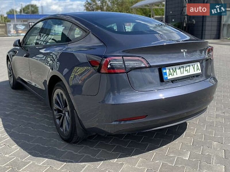 Седан Tesla Model 3 2022 в Киеве