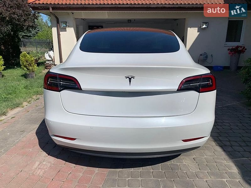 Седан Tesla Model 3 2021 в Одессе