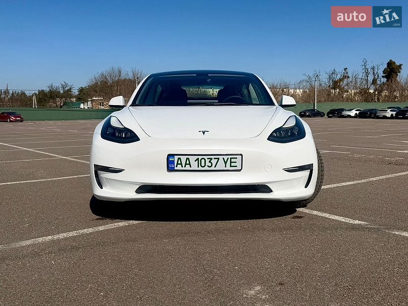 Седан Tesla Model 3 2022 в Києві