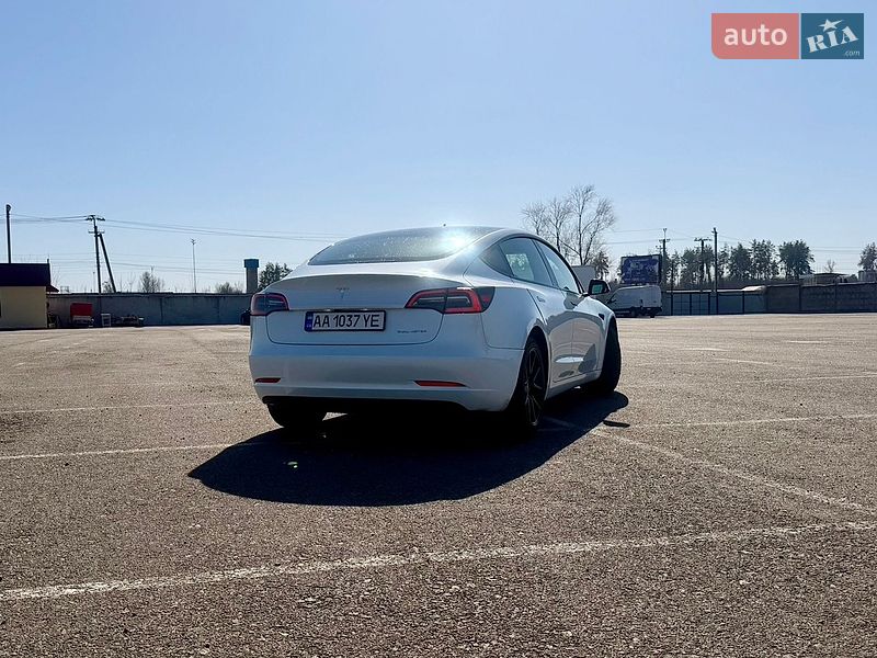 Седан Tesla Model 3 2022 в Києві