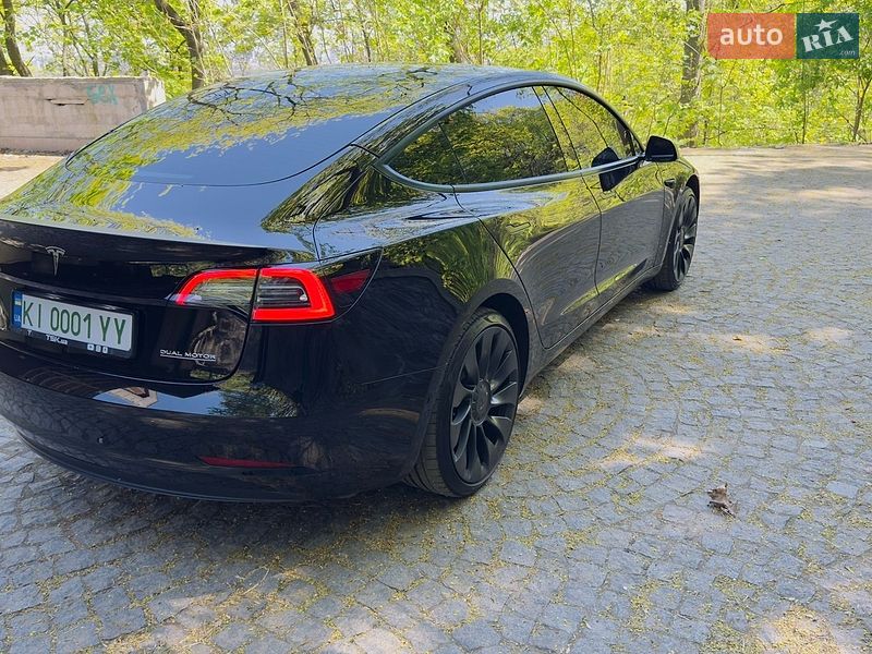 Седан Tesla Model 3 2022 в Києві