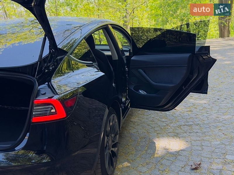 Седан Tesla Model 3 2022 в Києві