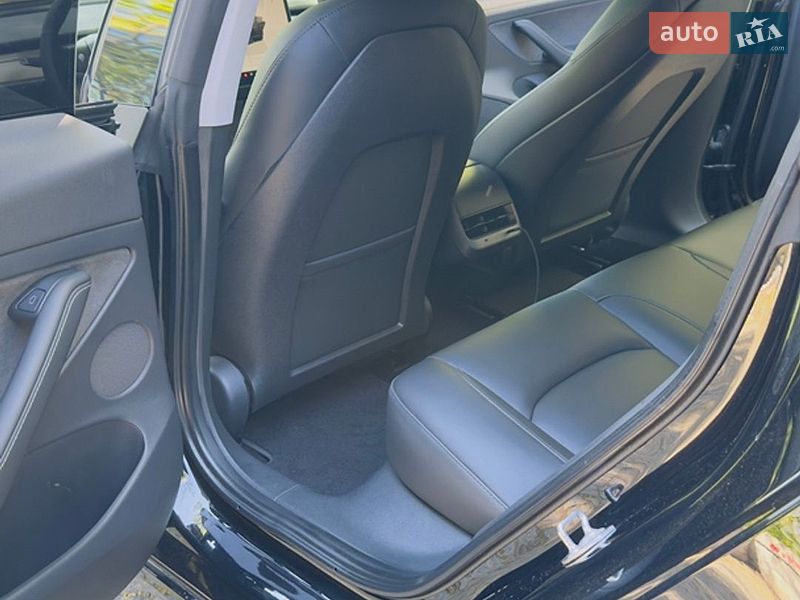 Седан Tesla Model 3 2022 в Києві