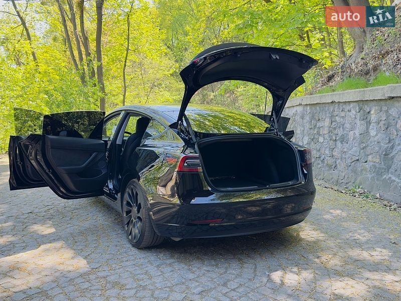Седан Tesla Model 3 2022 в Києві