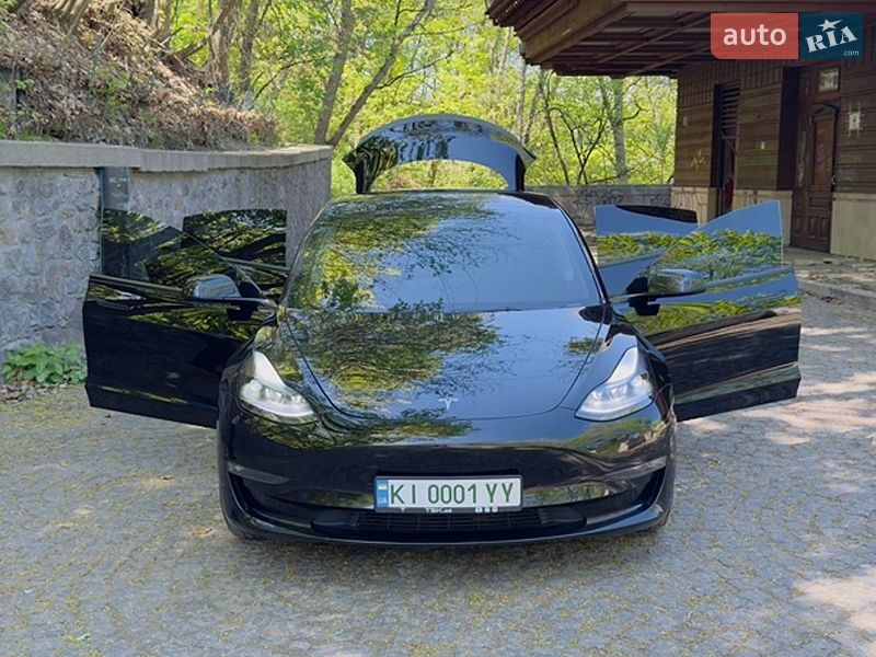 Седан Tesla Model 3 2022 в Києві
