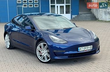 Седан Tesla Model 3 2023 в Івано-Франківську