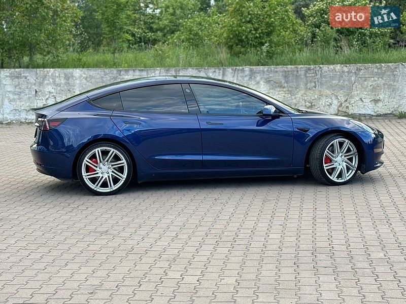 Седан Tesla Model 3 2023 в Ивано-Франковске