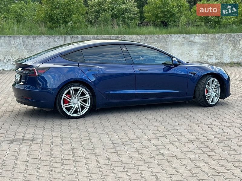 Седан Tesla Model 3 2023 в Ивано-Франковске