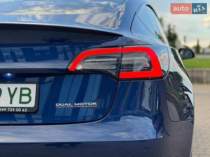 Седан Tesla Model 3 2023 в Ивано-Франковске