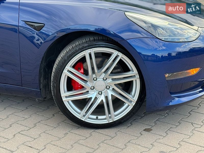 Седан Tesla Model 3 2023 в Ивано-Франковске
