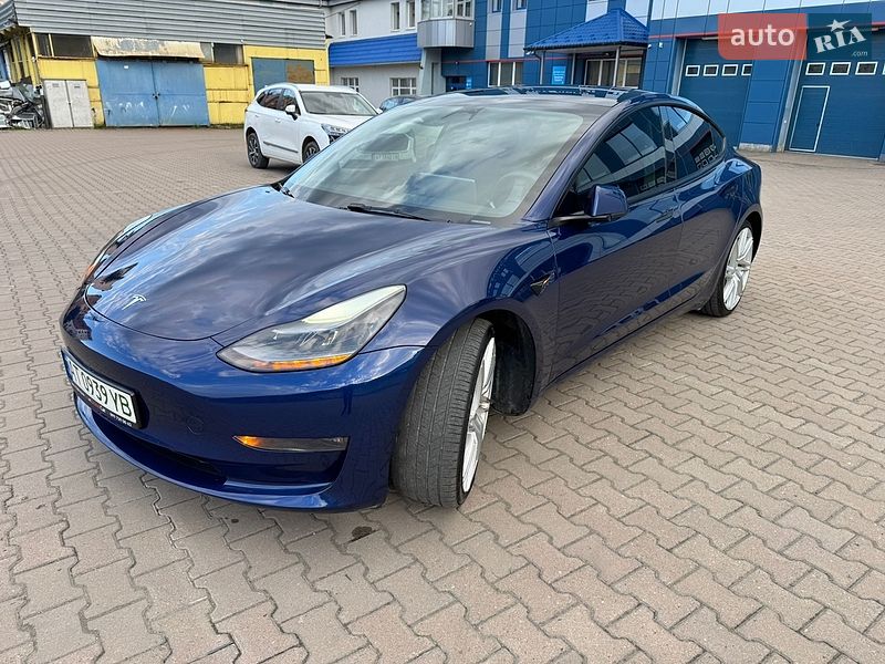 Седан Tesla Model 3 2023 в Ивано-Франковске