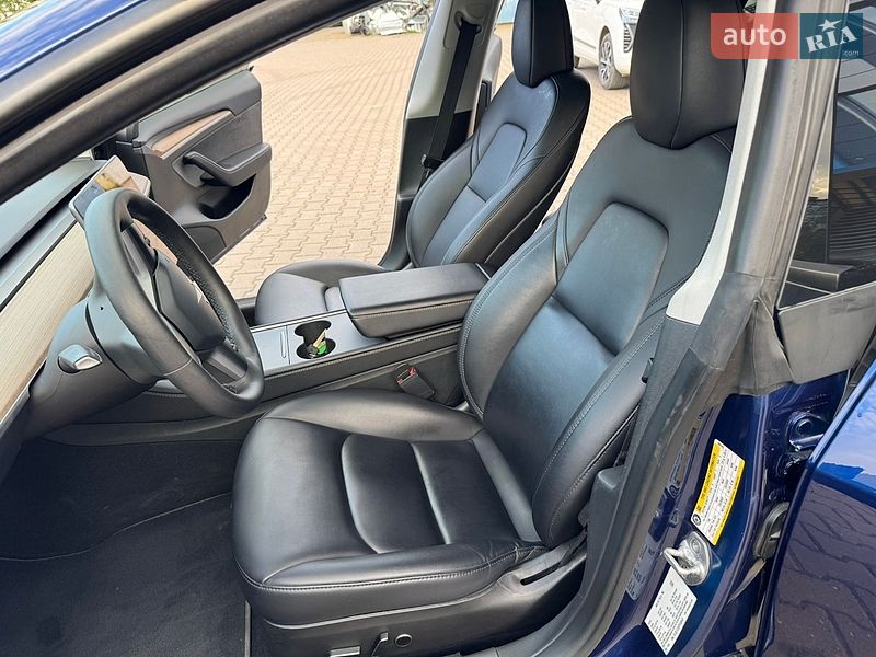 Седан Tesla Model 3 2023 в Ивано-Франковске