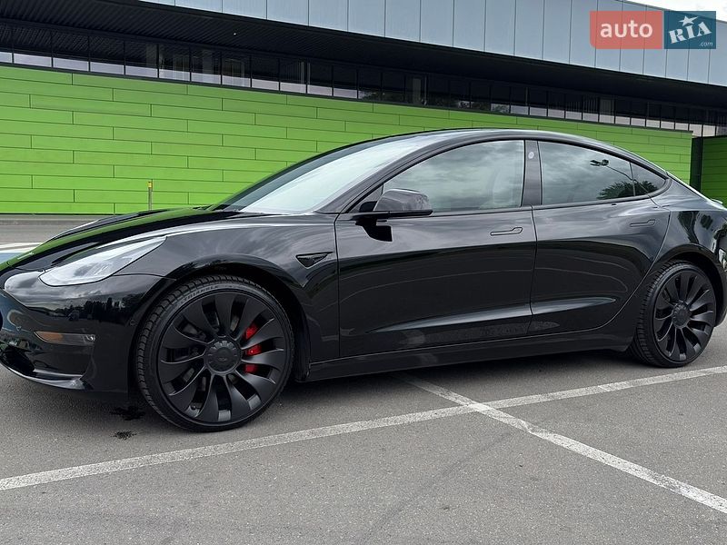 Седан Tesla Model 3 2022 в Києві