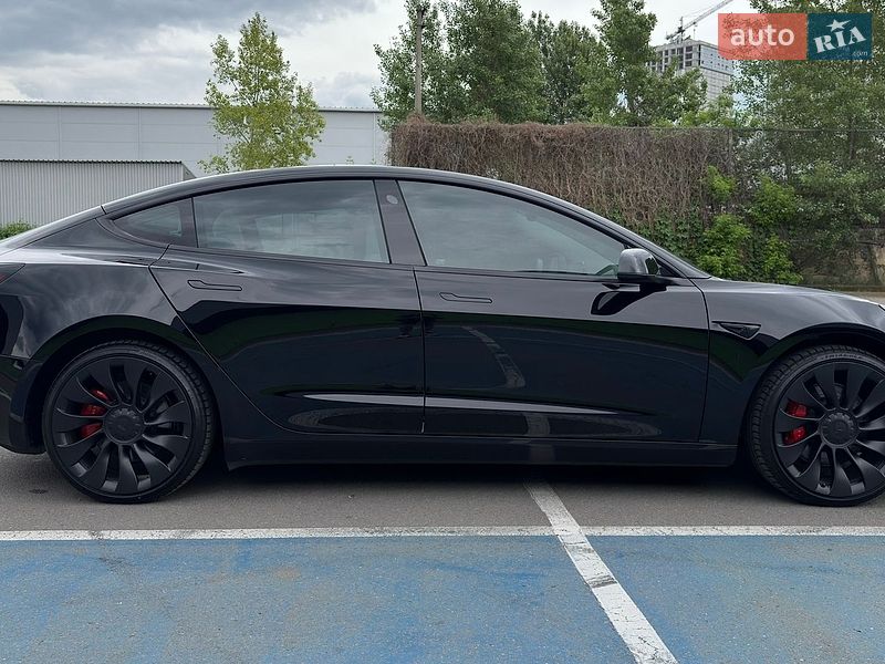 Седан Tesla Model 3 2022 в Киеве