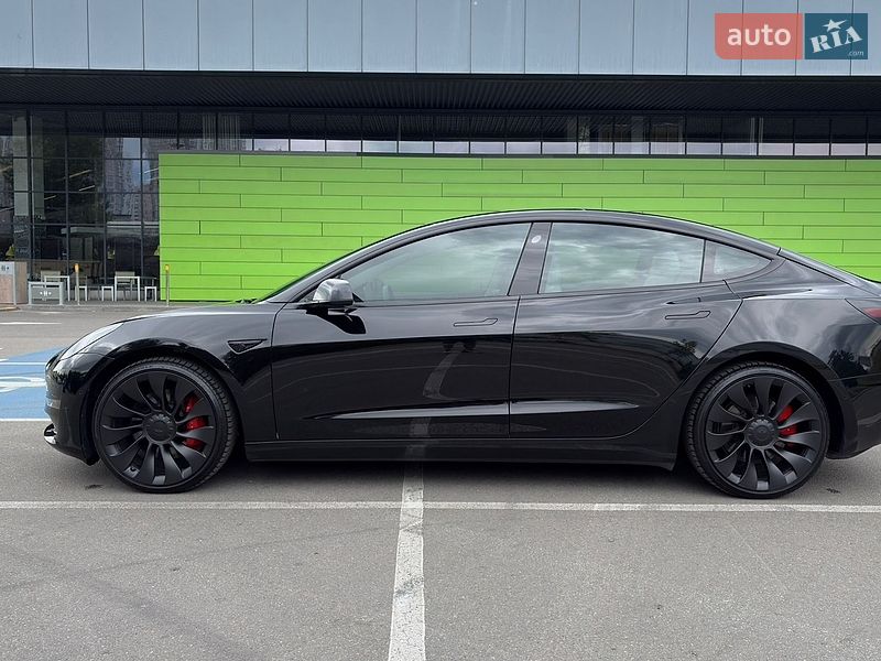 Седан Tesla Model 3 2022 в Києві
