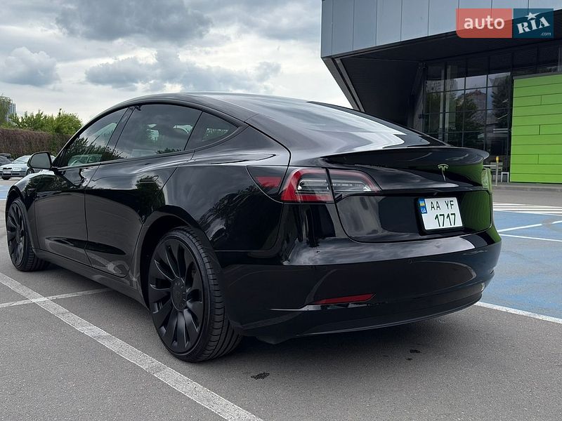 Седан Tesla Model 3 2022 в Києві