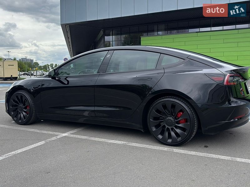 Седан Tesla Model 3 2022 в Киеве