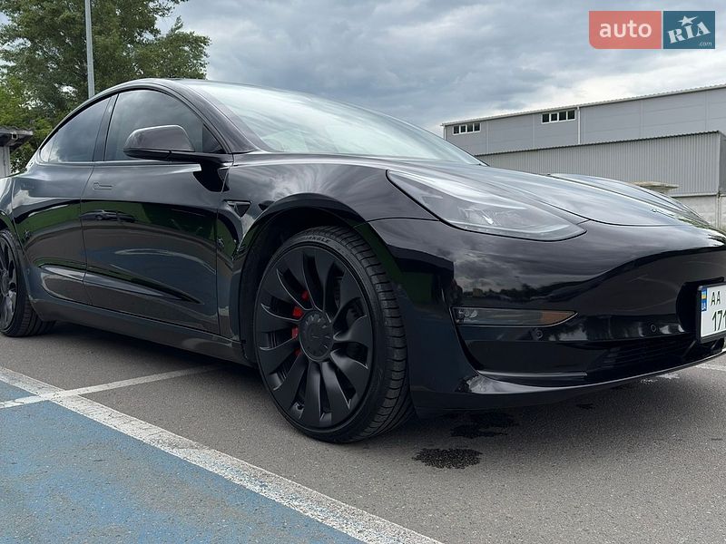 Седан Tesla Model 3 2022 в Киеве