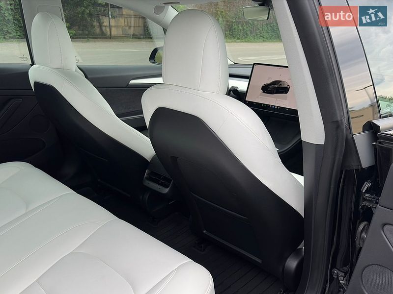 Седан Tesla Model 3 2022 в Киеве