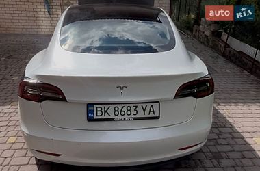 Седан Tesla Model 3 2021 в Рівному