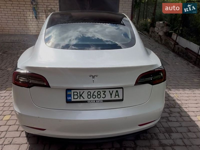 Седан Tesla Model 3 2021 в Рівному