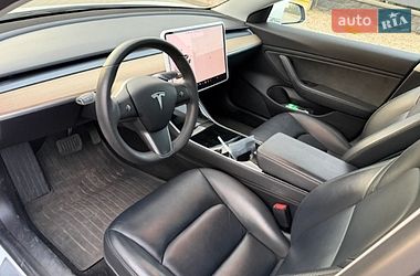 Седан Tesla Model 3 2019 в Ровно