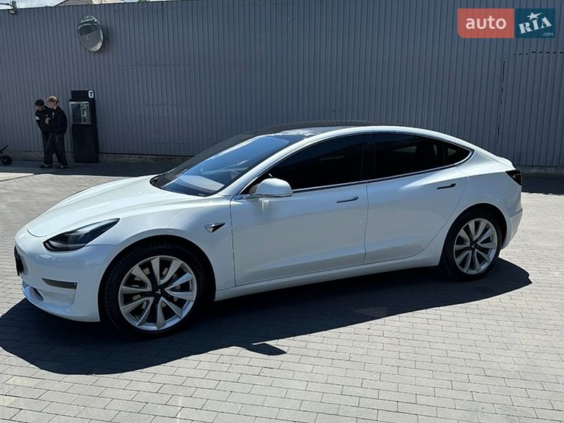 Седан Tesla Model 3 2019 в Києві