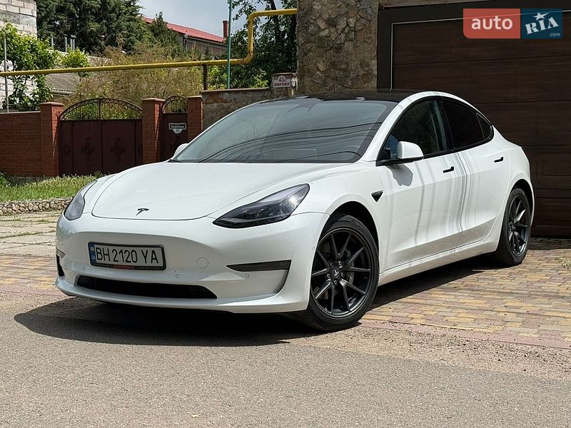 Седан Tesla Model 3 2020 в Одесі