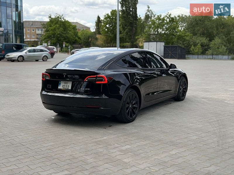 Седан Tesla Model 3 2023 в Ровно