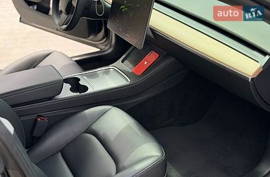 Седан Tesla Model 3 2023 в Ровно