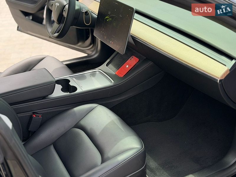 Седан Tesla Model 3 2023 в Ровно