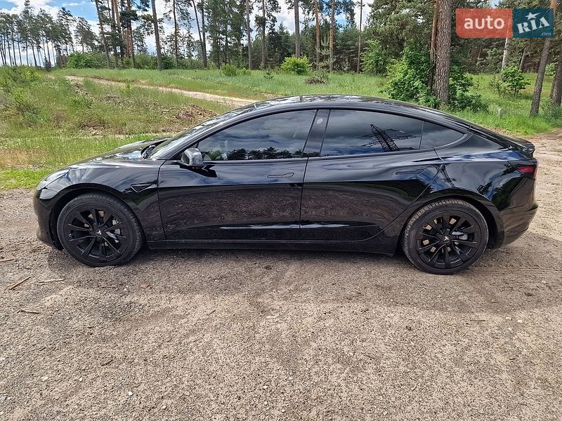Седан Tesla Model 3 2022 в Черкасах