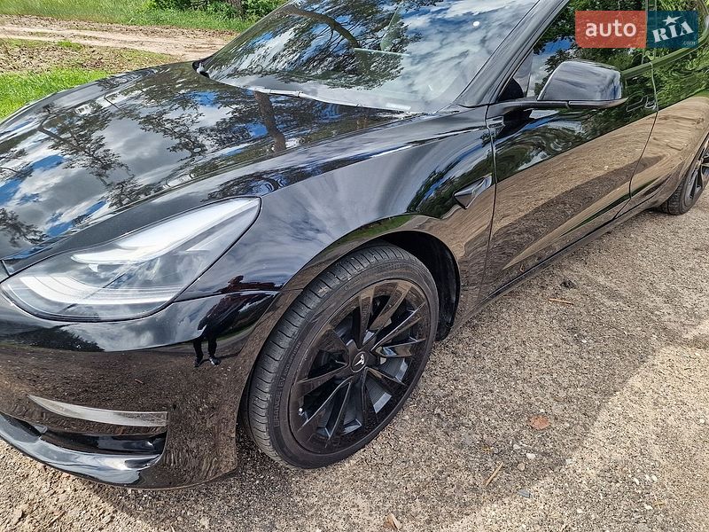 Седан Tesla Model 3 2022 в Черкасах