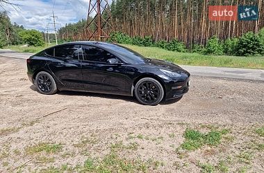 Седан Tesla Model 3 2022 в Черкасах