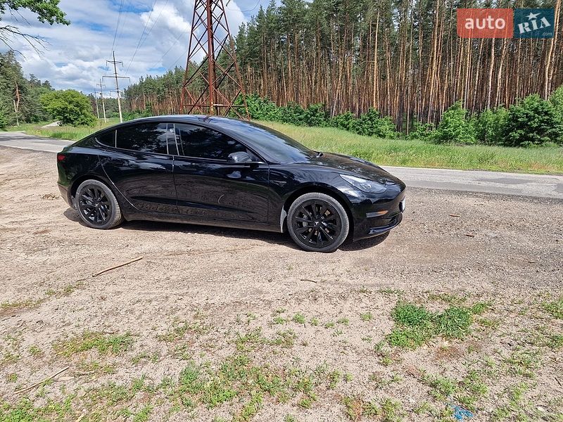 Седан Tesla Model 3 2022 в Черкасах