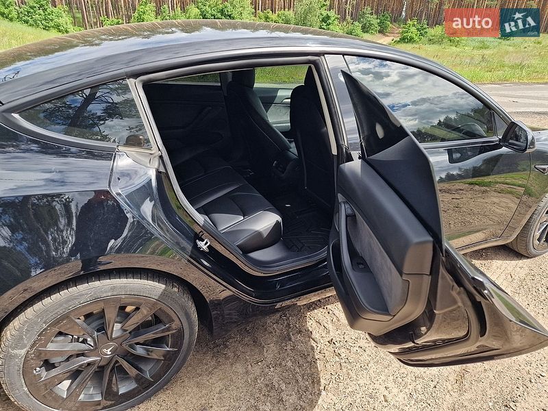 Седан Tesla Model 3 2022 в Черкасах