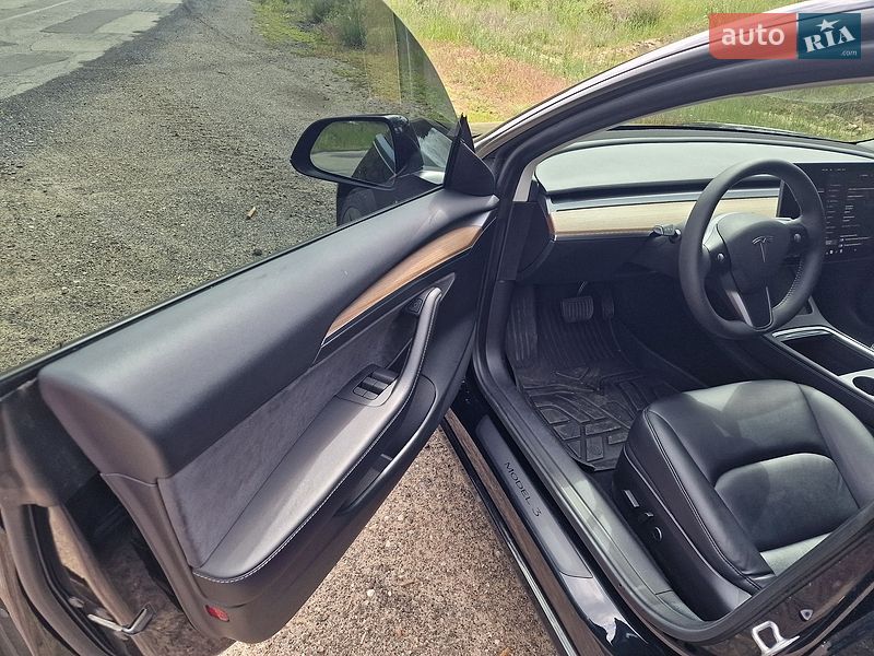 Седан Tesla Model 3 2022 в Черкасах