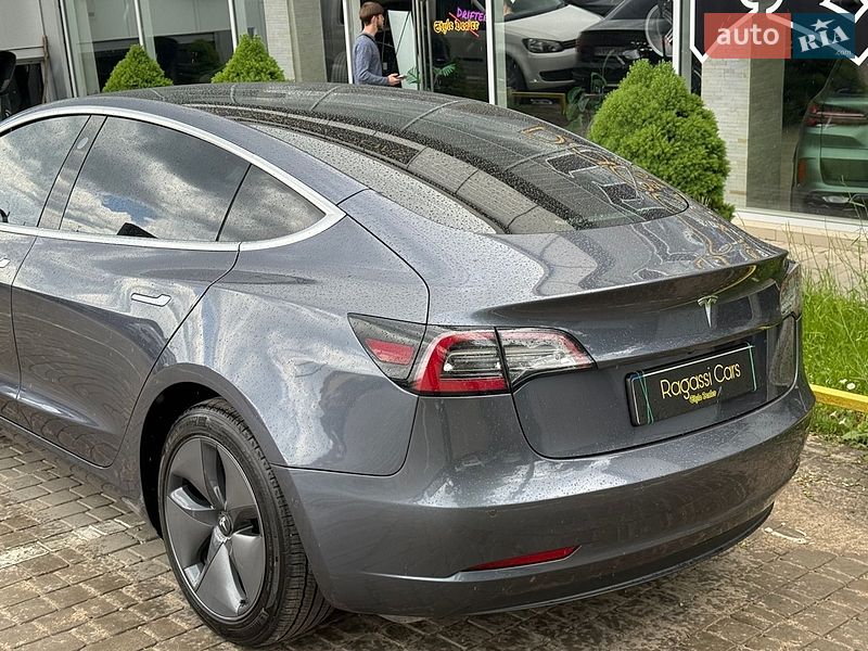 Седан Tesla Model 3 2020 в Одесі