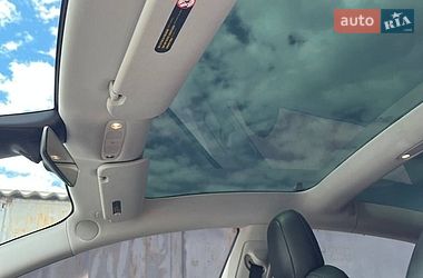 Седан Tesla Model 3 2020 в Коростене