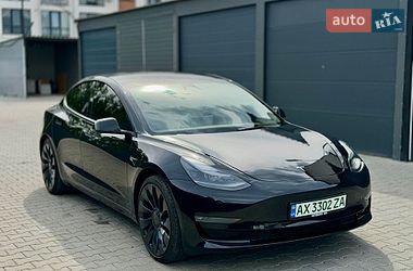 Седан Tesla Model 3 2022 в Чернівцях